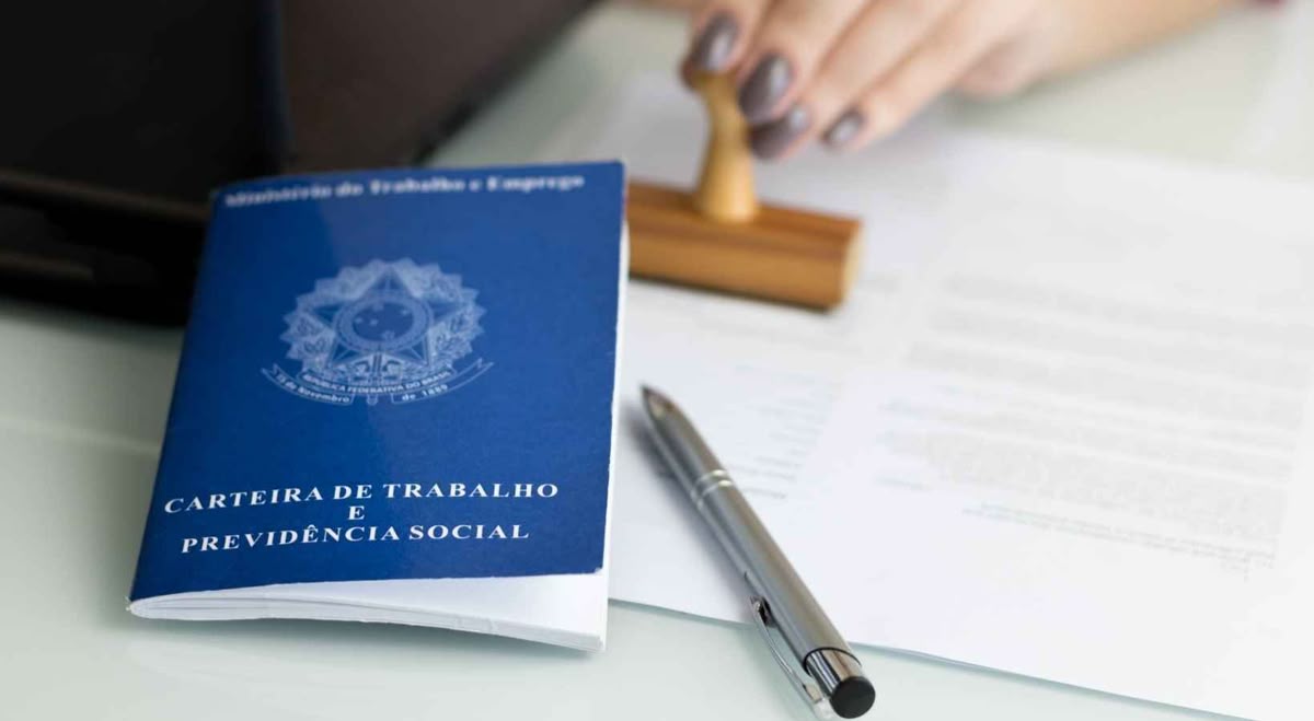 Fui Demitido Sem Registro: Como Receber FGTS, Multa de 40% e Férias Vencidas? 