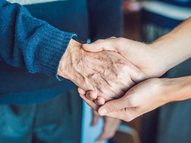 Horas Extras do Cuidador de Idoso: Quando São Devidas e Como Calcular 