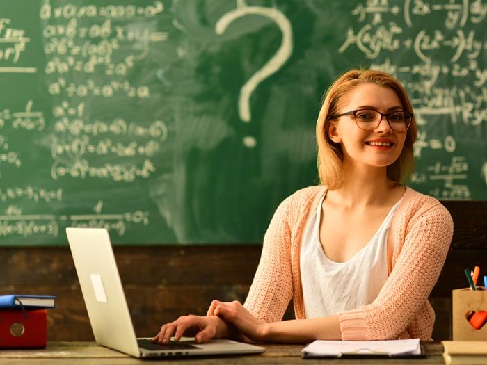 Professor tem direito a hora extra? Entenda como funciona